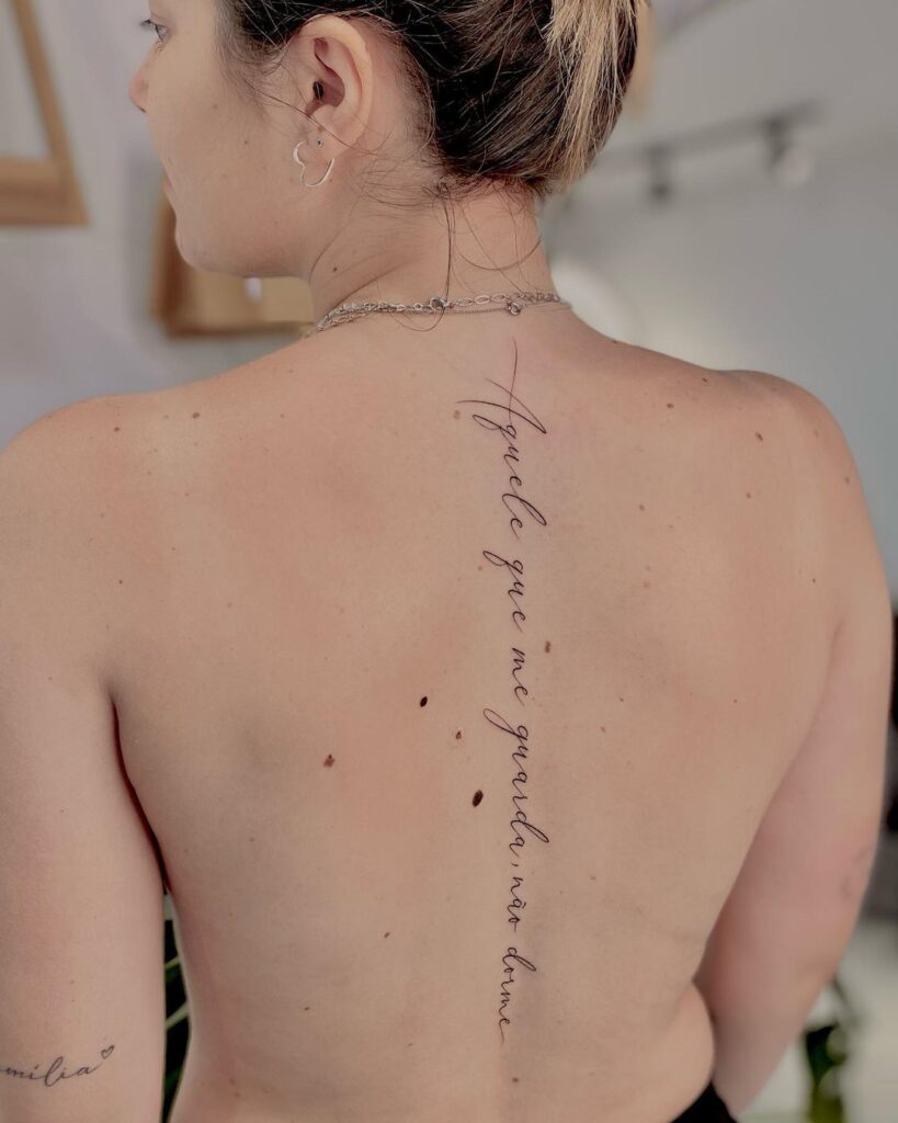 Tattoo feminina @bee.mrts - 𝖡𝖾𝖾 𝖬𝖺𝗋𝗍𝗂𝗇𝗌