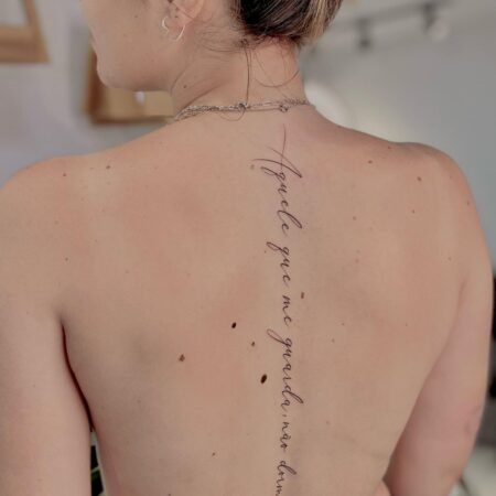 Tattoo feminina @bee.mrts - 𝖡𝖾𝖾 𝖬𝖺𝗋𝗍𝗂𝗇𝗌