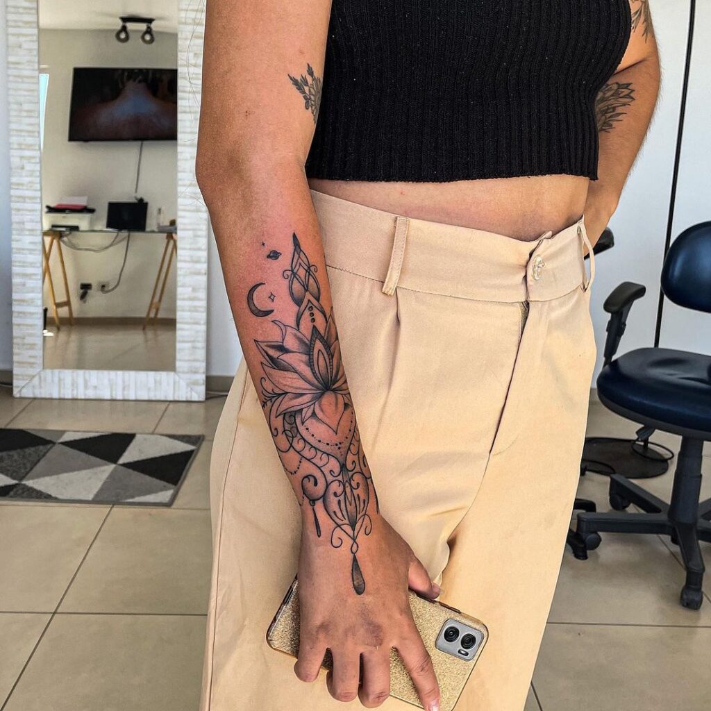 Tattoo feminina @wesleypxtattoo - 𝖂𝖊𝖘𝖑𝖊𝖞 𝖕𝖝